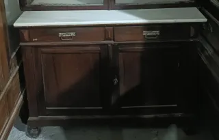 Comoda aparador con tapa de mármol