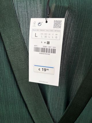 Camiseta larga Zara verde botella.