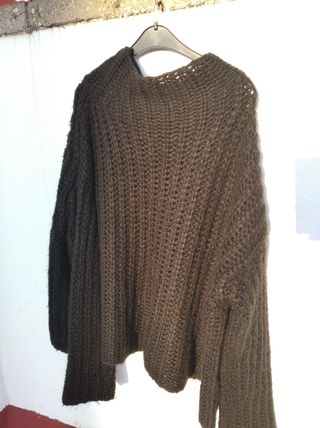 Jersey marrón tejido grueso