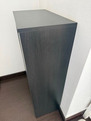 Zapatero negro de madera