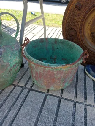 Jarrón y Caldera de Cobre