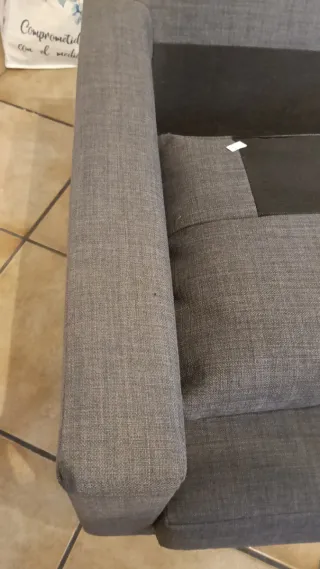 Sillón de tela gris