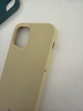 Lote 3 fundas iPhone 12 + 2 cables