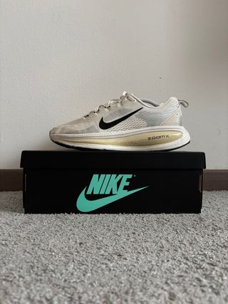 Nike Vomero 18 Beige/Oro Tg. 44