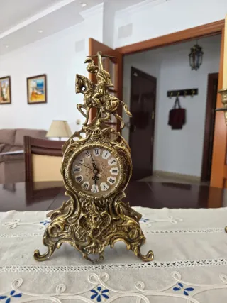 Reloj de sobremesa antiguo
