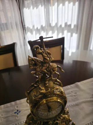 Reloj de sobremesa antiguo