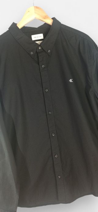 Camisa Negra Calvin Klein Cuello Button-Down