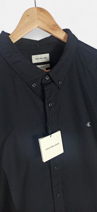 Camisa Negra Calvin Klein Cuello Button-Down