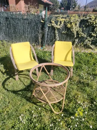 2 Sedie in rattan con cuscini gialli