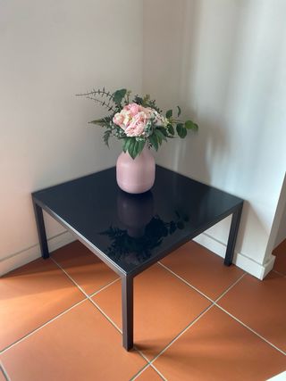 Mesa auxiliar cristal negro y metal