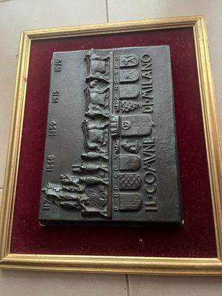 Bassorilievo in metallo con cornice