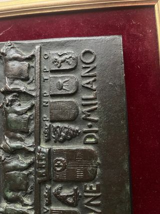 Bassorilievo in metallo con cornice