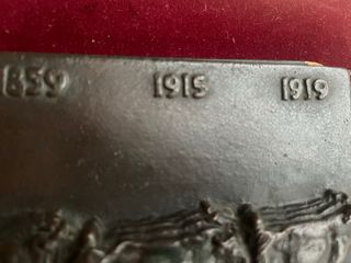 Bassorilievo in metallo con cornice