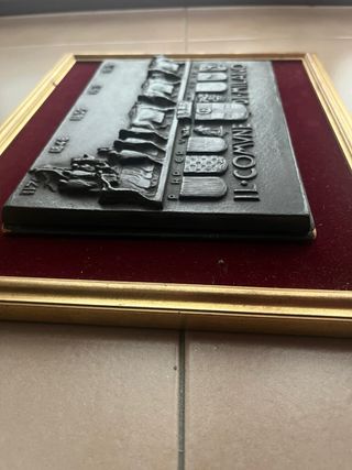 Bassorilievo in metallo con cornice