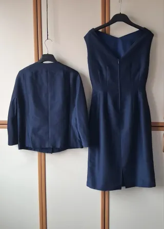 Completo giacca corta e tubino blu