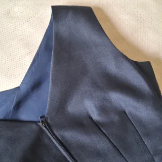 Completo giacca corta e tubino blu