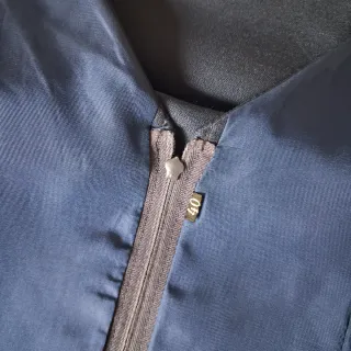 Completo giacca corta e tubino blu