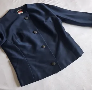 Completo giacca corta e tubino blu