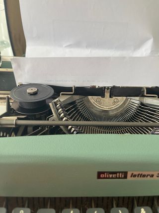 Máquina de escribir Olivetti Lettera 32