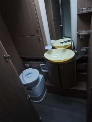 Autocaravana Burstner Aviano i 728