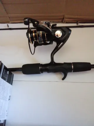 Combo de pesca con carrete y caña Nuevo