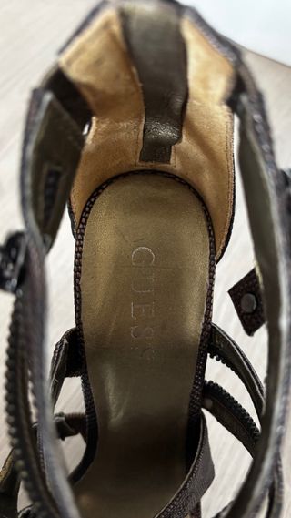 Sandalias Guess color marrón
