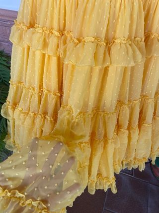 Traje de flamenca amarillo con volantes