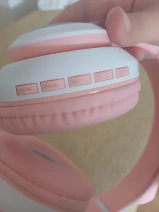 Cascos inalámbricos rosa y blanco con luces
