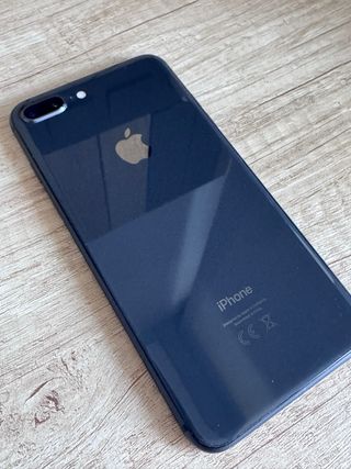 iPhone 8 Plus 64GB - Batteria appena sostituita al 100%
