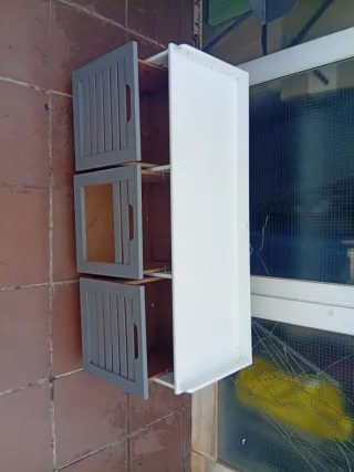 Zapatero organizador gris y blanco