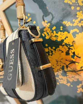 Bolso Guess Kerima Beige y Negro