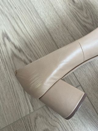 Zapatos de tacón bicolor de Mango Violeta