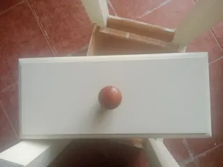 Mesita de noche de madera