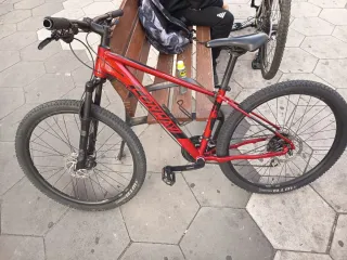 Negociable Bicicleta de montaña roja Conway