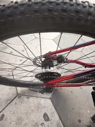 Negociable Bicicleta de montaña roja Conway