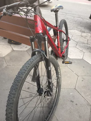 Negociable Bicicleta de montaña roja Conway