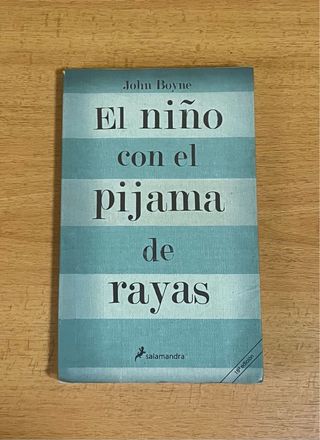 El niño con el pijama de rayas