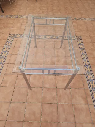 Mesa de cristal y aluminio