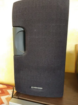 Equipo de música Pioneer con 2 altavoces