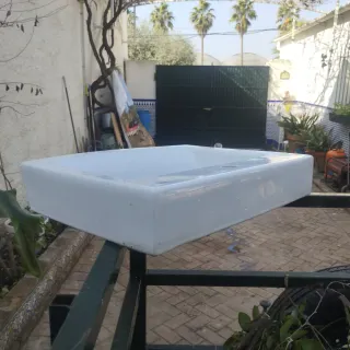 Lavabo pequeño de porcelana