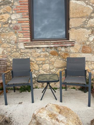 Conjunto exterior: 2 sillas y mesa