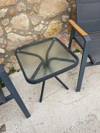 Conjunto exterior: 2 sillas y mesa