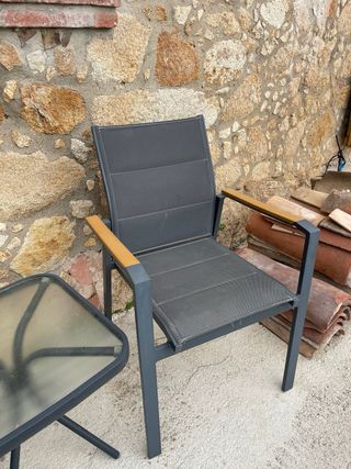 Conjunto exterior: 2 sillas y mesa