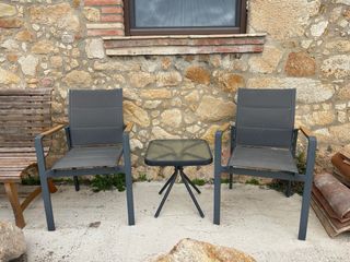 Conjunto exterior: 2 sillas y mesa