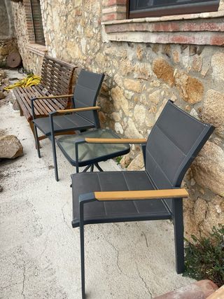 Conjunto exterior: 2 sillas y mesa