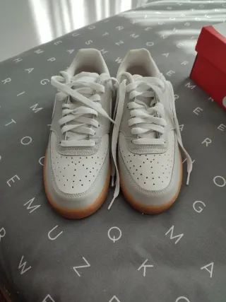 Zapatillas Nike Mujer Beige/Blanco NIKE COURT