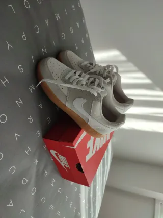 Zapatillas Nike Mujer Beige/Blanco NIKE COURT