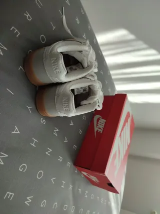 Zapatillas Nike Mujer Beige/Blanco NIKE COURT