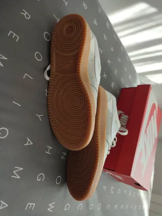 Zapatillas Nike Mujer Beige/Blanco NIKE COURT