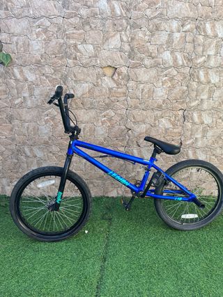 Bicicleta BMX Mongoose Azul